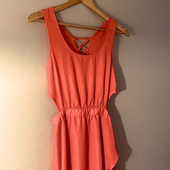 Woman’s Dress - Picture 2 of 15